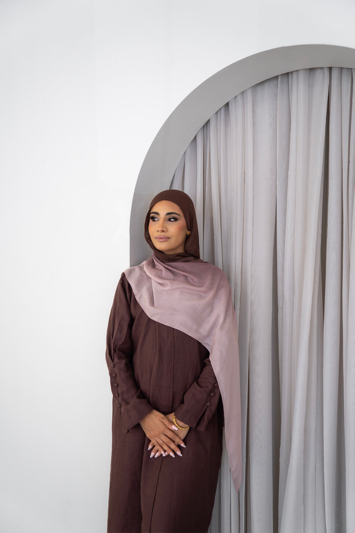 Plumwood Linen Abaya