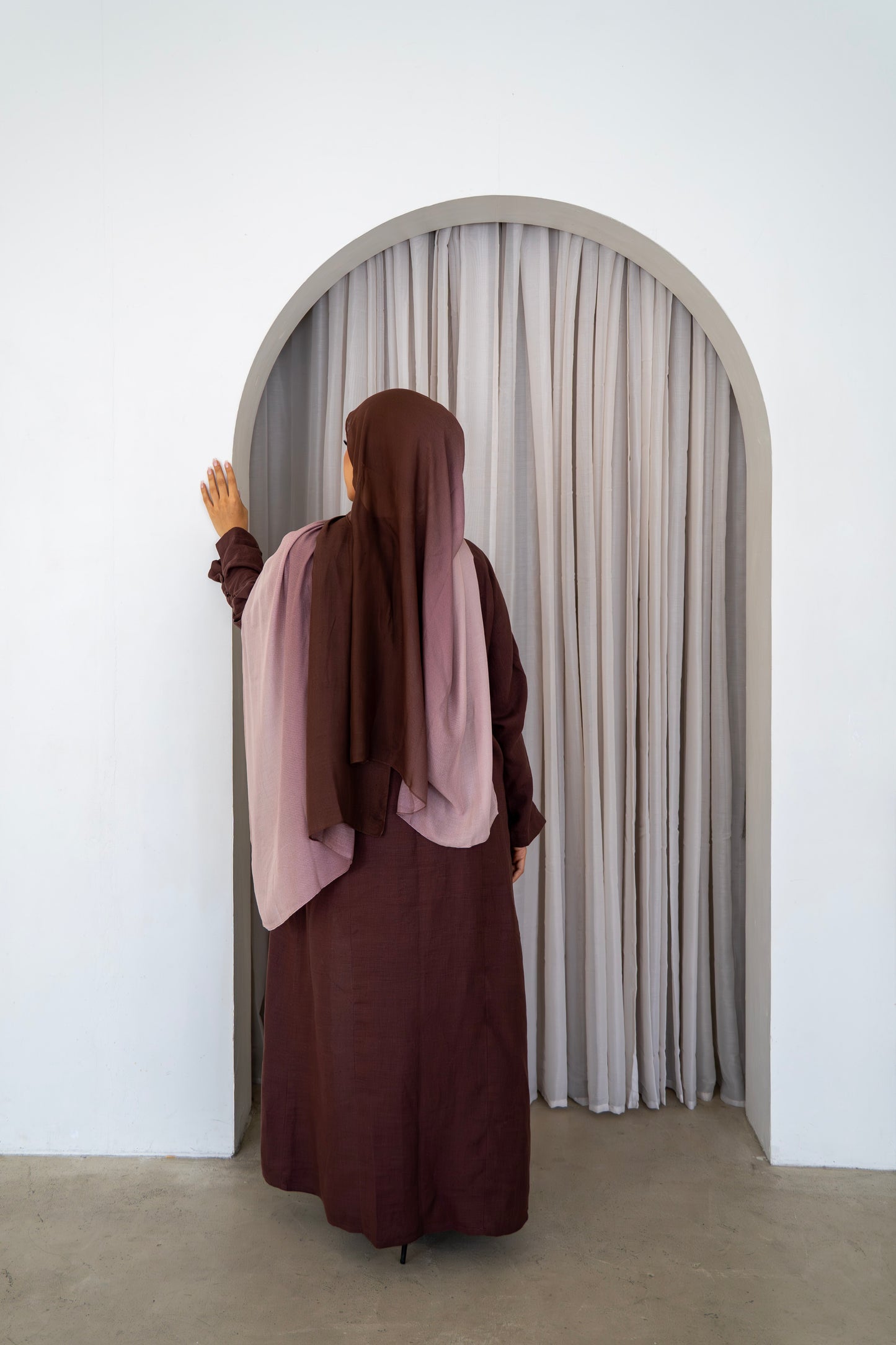 Plumwood Linen Abaya